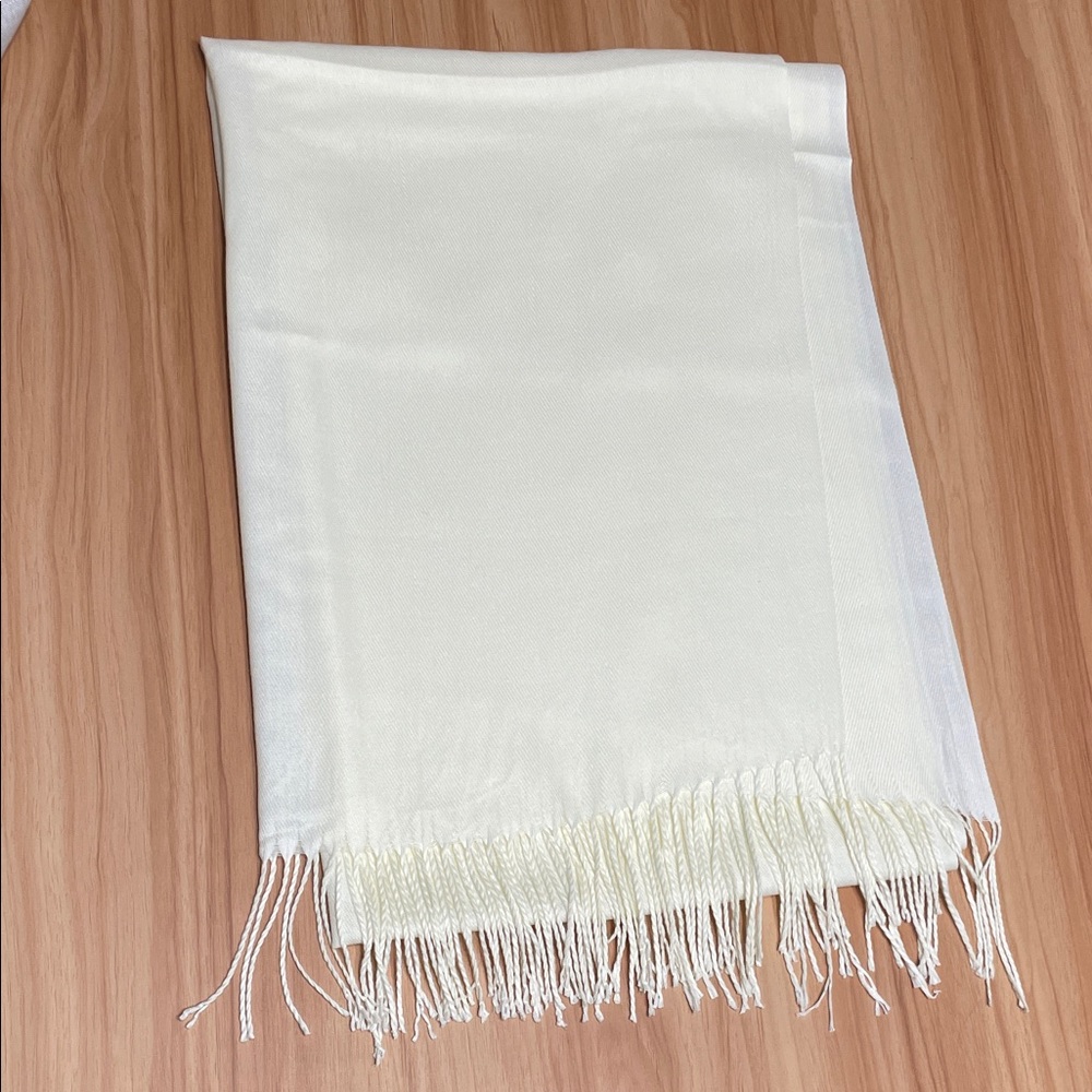Pashmina Scarf: Cream / white